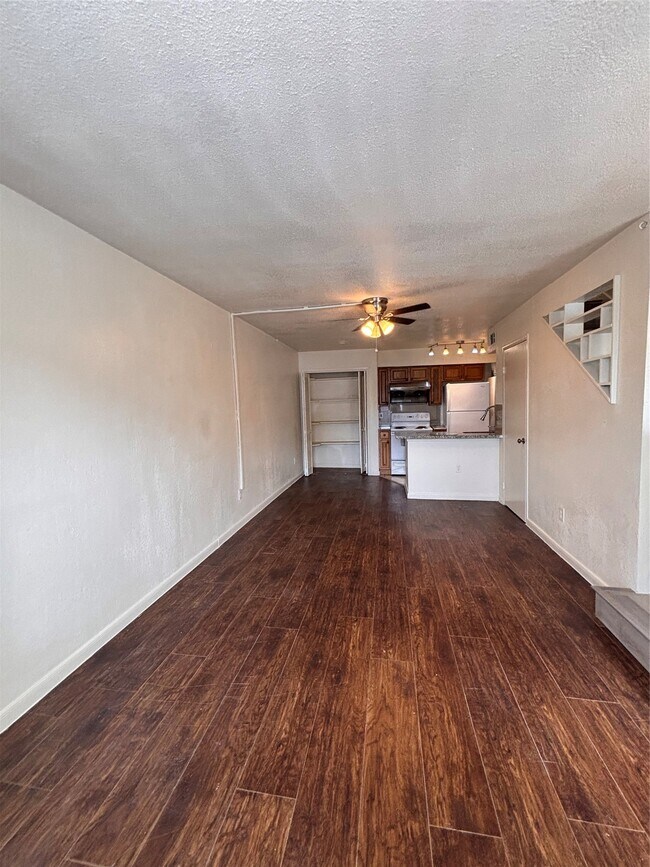 Foto del edificio - 2110 Wilcrest Dr