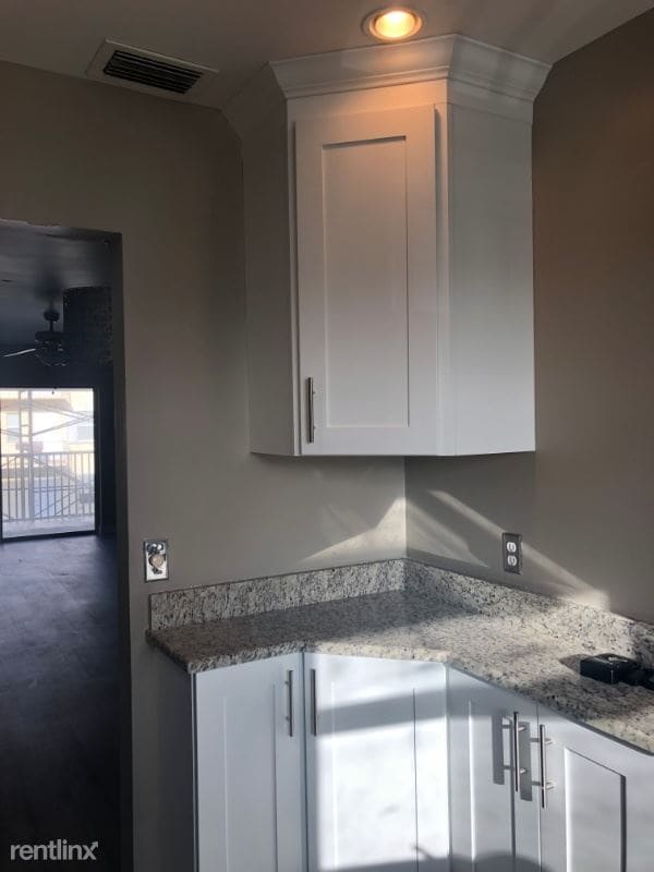 Building Photo - 236 Castlewood Dr