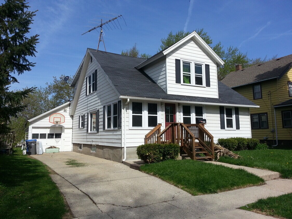 212 S Monroe St, Watertown, WI 53094 House Rental in Watertown, WI