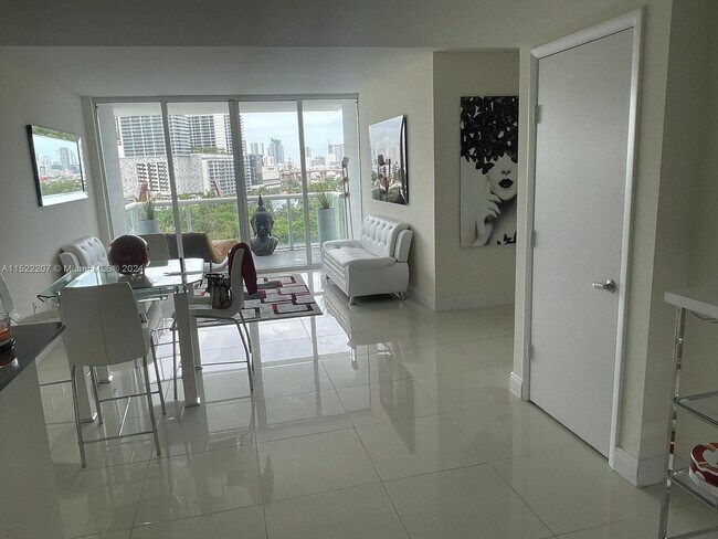 Foto del edificio - 1861 NW S River Dr