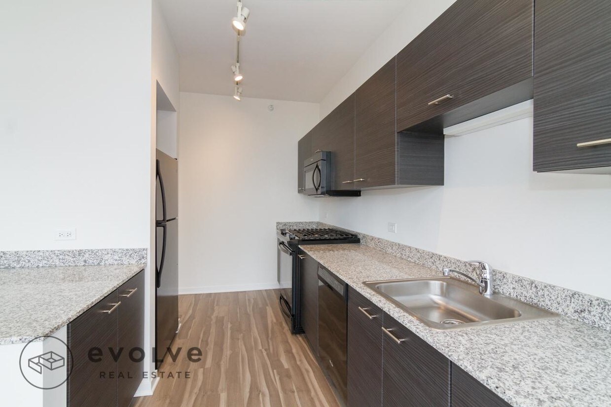 Foto principal - 805 N LaSalle Dr