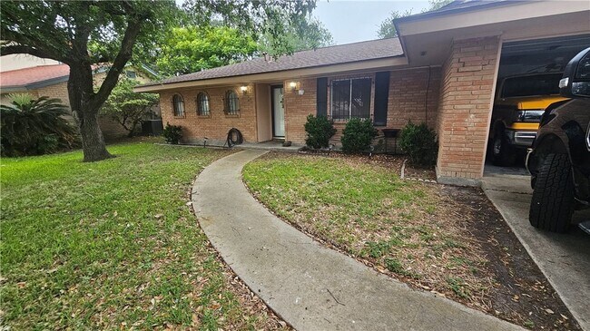 Building Photo - 140 Catalina Cir