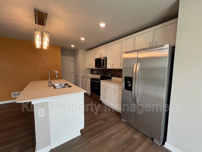 Building Photo - 2564 SE Morningdew Dr