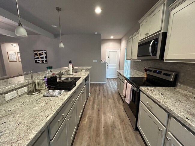Building Photo - 511 Hayes Ln