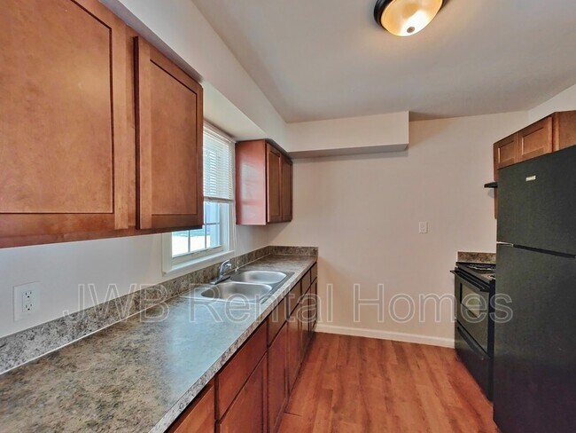 Foto del edificio - 8437 Maple St