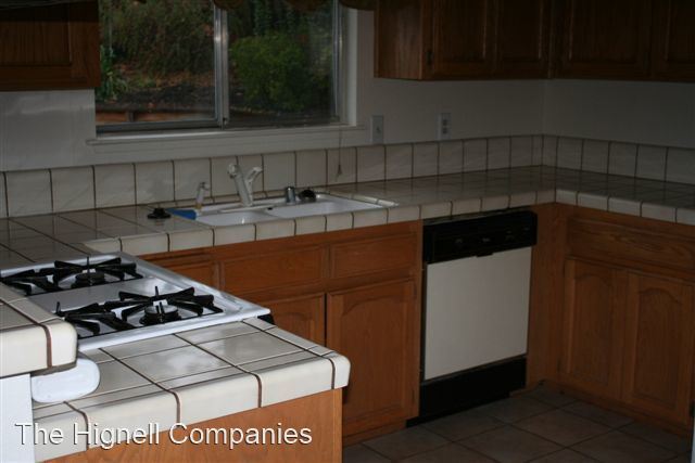 Building Photo - 3 br, 2.5 bath House - 675 Alamine Dr.