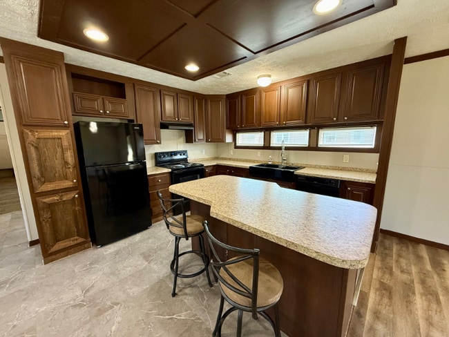 Building Photo - 172 Bently Dr