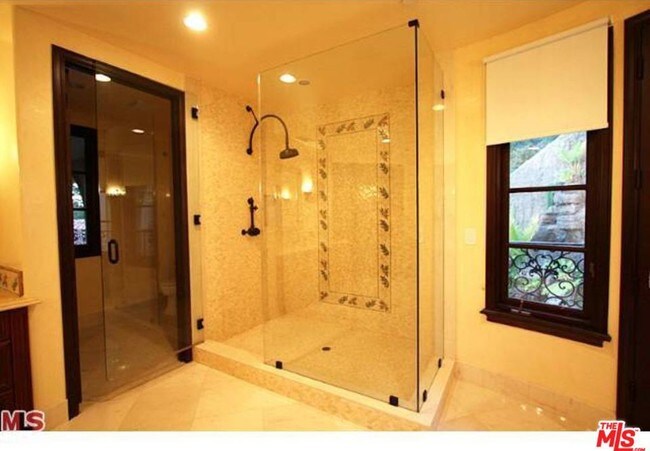 Building Photo - 9821 Beeson Dr