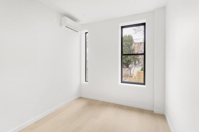 Foto del edificio - 2 bedroom in Brooklyn NY 11232