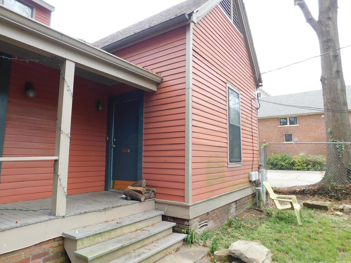 Primary Photo - 512 E 9th St