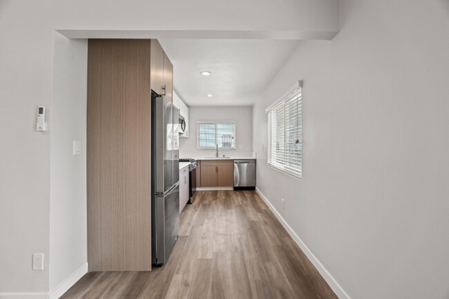 Foto del edificio - 1358 W 36th St