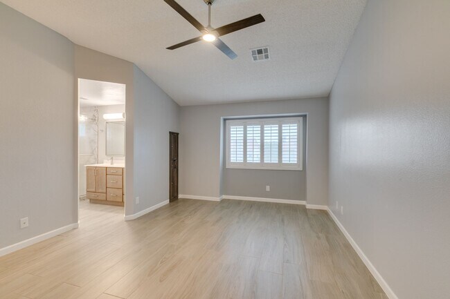 Foto del edificio - 540 Sutters Mill Rd