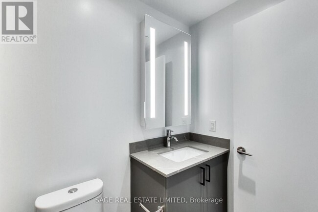 Photo du bâtiment - 135-1135 E Liberty St