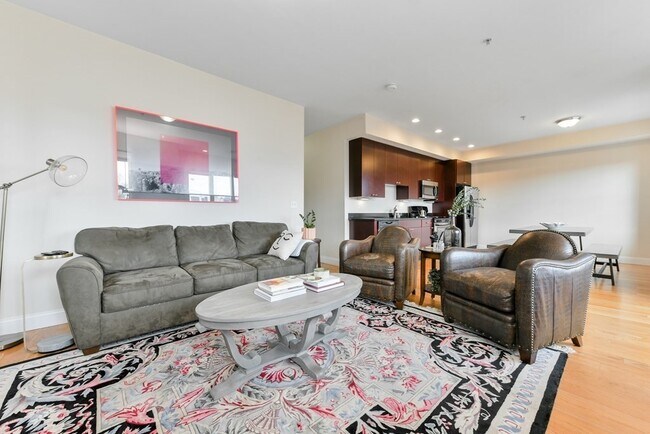 Foto del edificio - 329 W Broadway