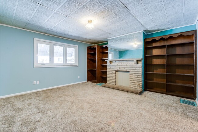 Building Photo - AVAILABLE NOW! 3 bed, 2 bath AMAZING House in Allentown!!!