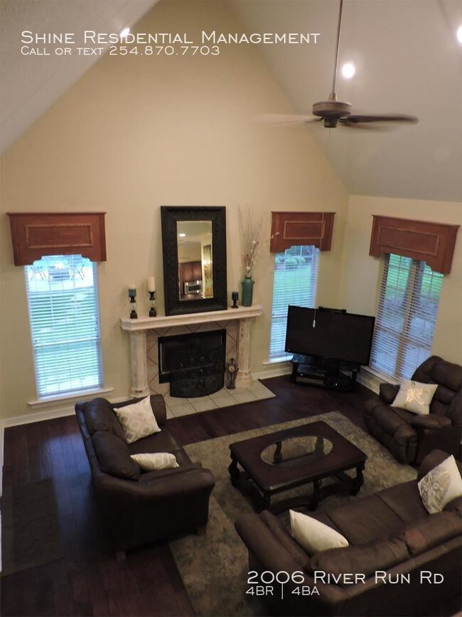 Foto del edificio - 2006 River Run Dr