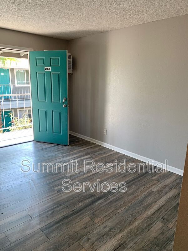 Foto del edificio - 8477 E Broadway Blvd