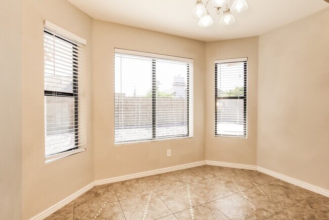 Foto del edificio - 5539 E Elena Ave