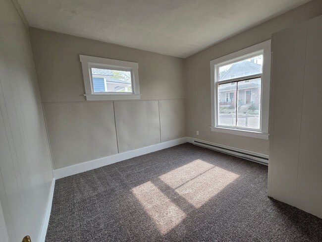 Building Photo - 1618 W Spofford Ave