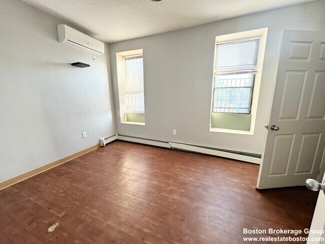 Building Photo - 13 Ruggles St