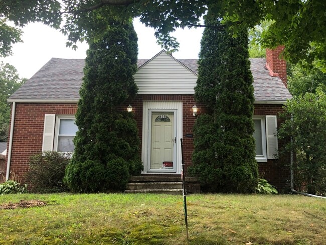 Building Photo - 835 Chinook Ave
