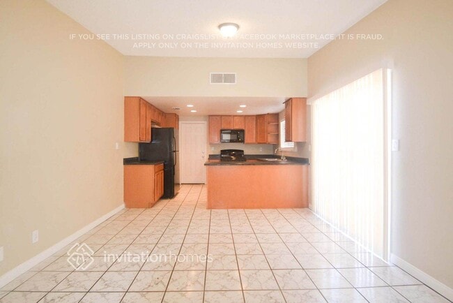 Building Photo - 346 Fuente Dr