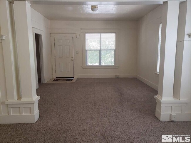 Building Photo - 121 River Rock St