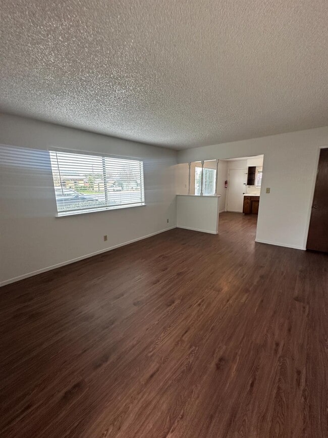 Building Photo - 220 Pollasky Ave