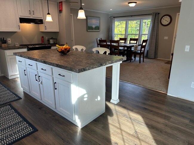 Building Photo - 456 Beede Hill Rd