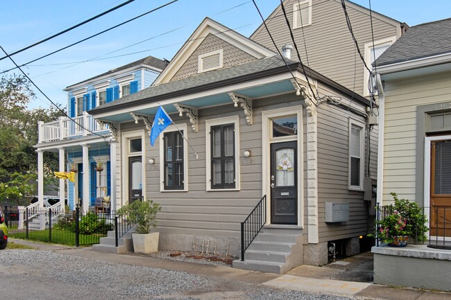 Building Photo - 4831 Coliseum Street, Unit 4833 C