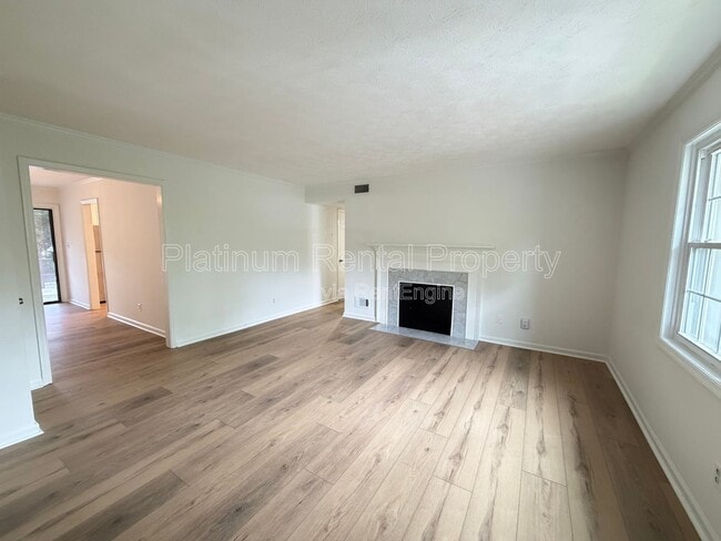 Foto del edificio - 335 Winding River Dr