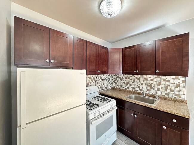 Foto del edificio - 5662 N Ridge Ave