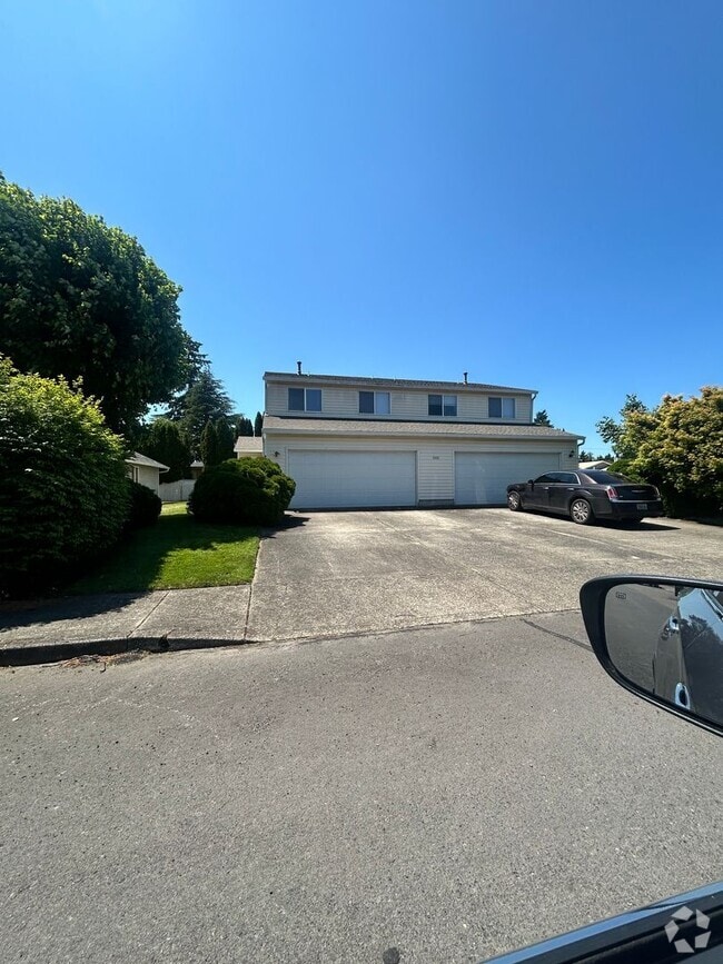 Building Photo - 808 NE 163rd Ave