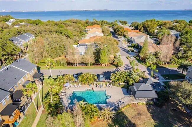 Foto del edificio - 3013 Pointeview Dr