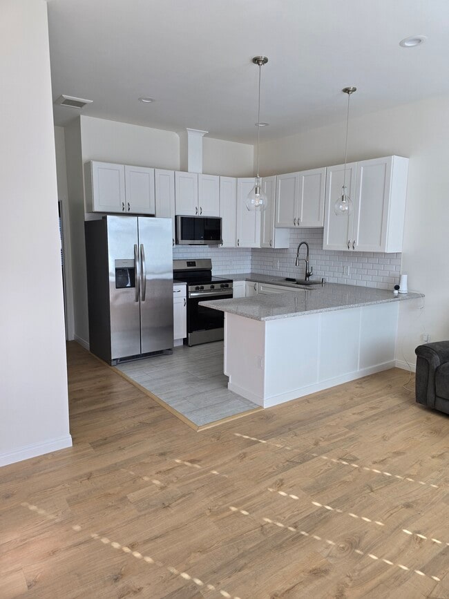 Building Photo - 4386 Marlborough Ave