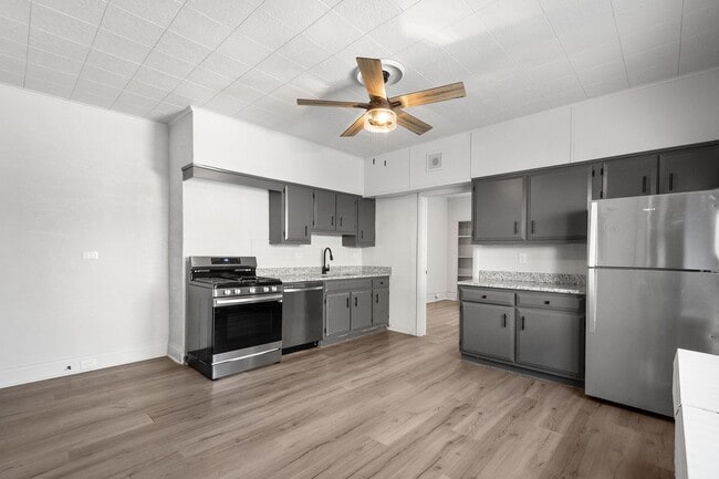 Beautiful 3 bedroom in McKees Rocks availa... - Beautiful 3 bedroom in McKees Rocks availa... House