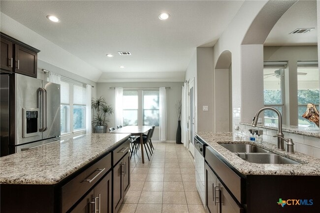 Building Photo - 4362 Green Tree Dr