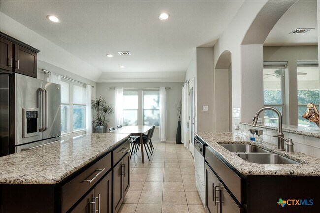 Foto del edificio - 4362 Green Tree Dr