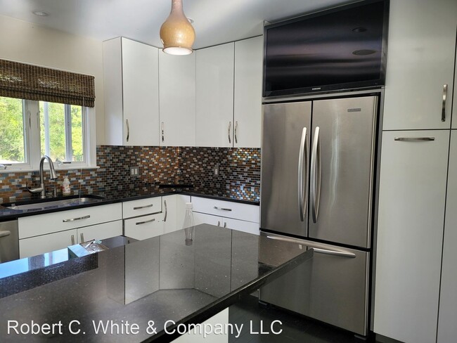 Building Photo - 4 br, 2 bath House - *4 Hickory Hill Road