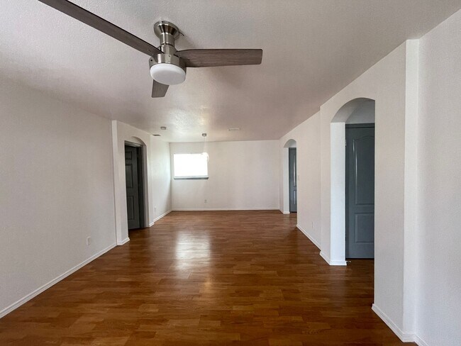 Foto del edificio - 14304 Gil Reyes Dr