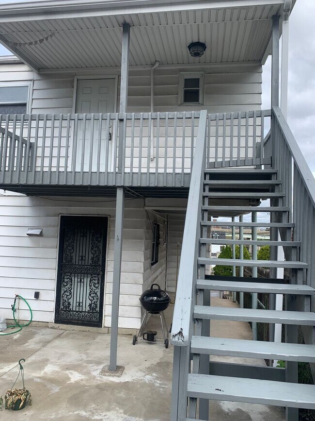 Photo - 415 Ella St Apartment