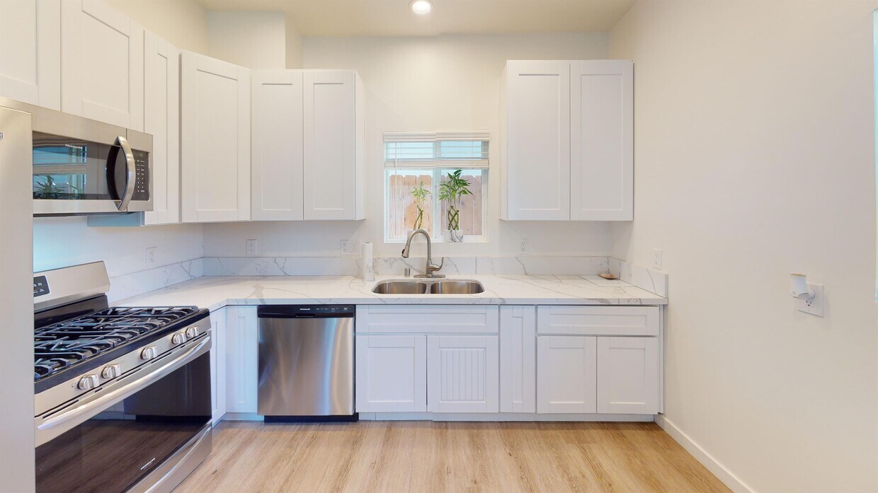 Primary Photo - 6223 Hobart St