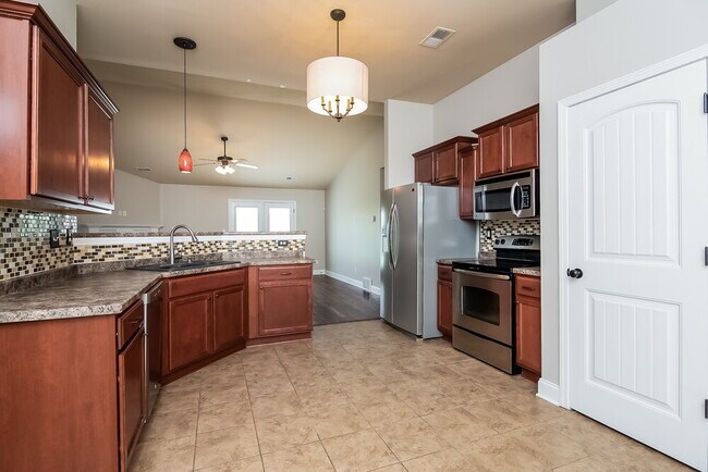 Building Photo - 2851 S Hartland