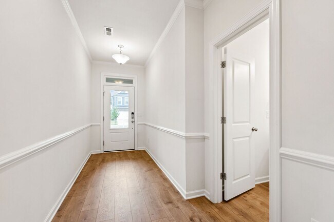 Foto del edificio - Beautifully Appointed Townhome in Prime Ho...
