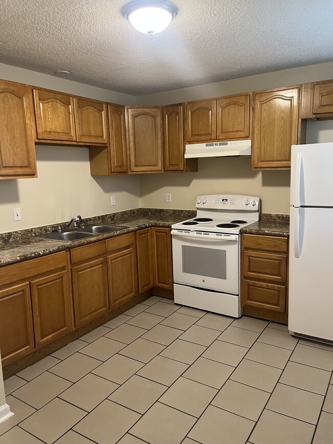 Building Photo - 3526 Brookway Dr