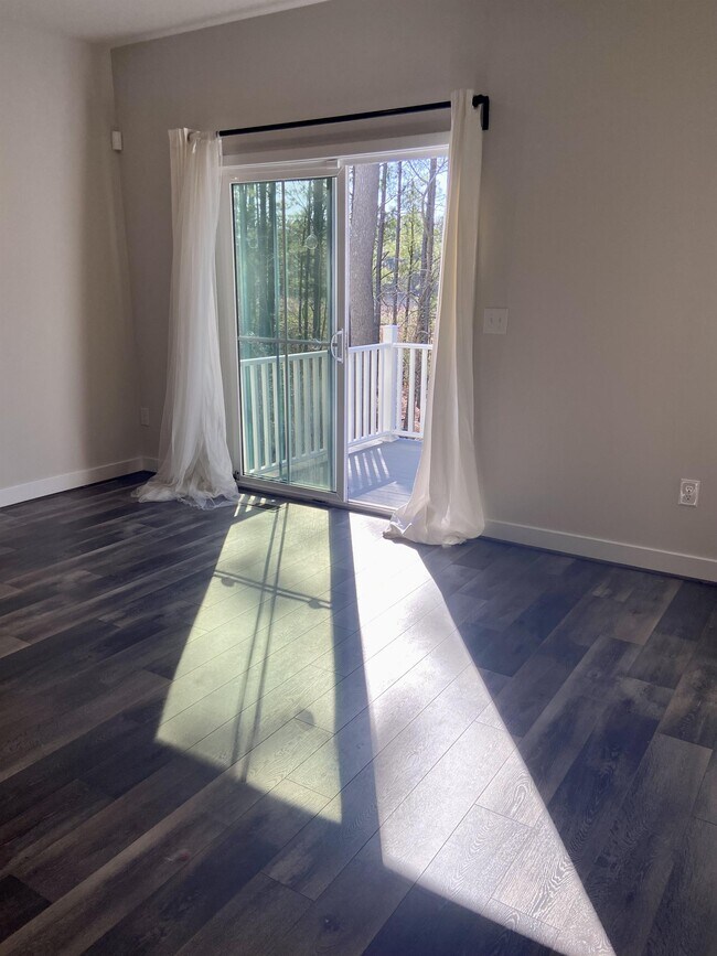 Building Photo - 916 Parley Pl