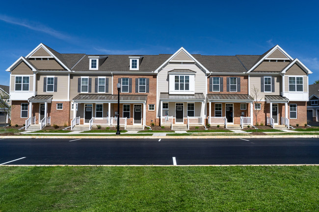 Hermoso nuevo 2-3 habitaciones y homes adosadas - The Village of Olde Hickory