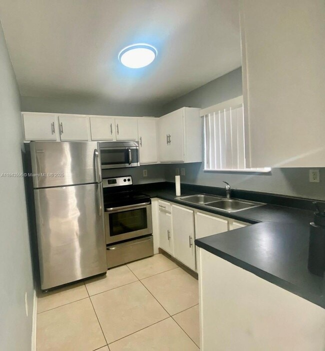 Foto del edificio - 2184 NE 167th St