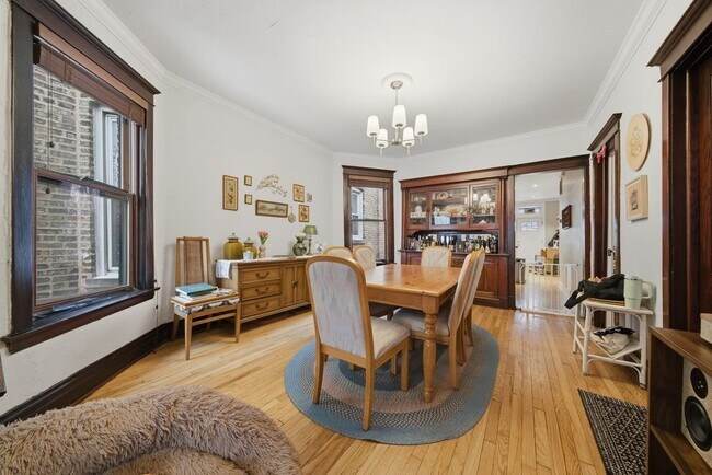 Foto del edificio - 2421 N Washtenaw Ave