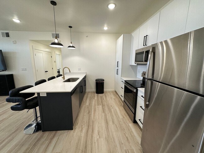 Building Photo - Stunning Furnished Top-Level Condo at Teton River Lofts in Rexburg